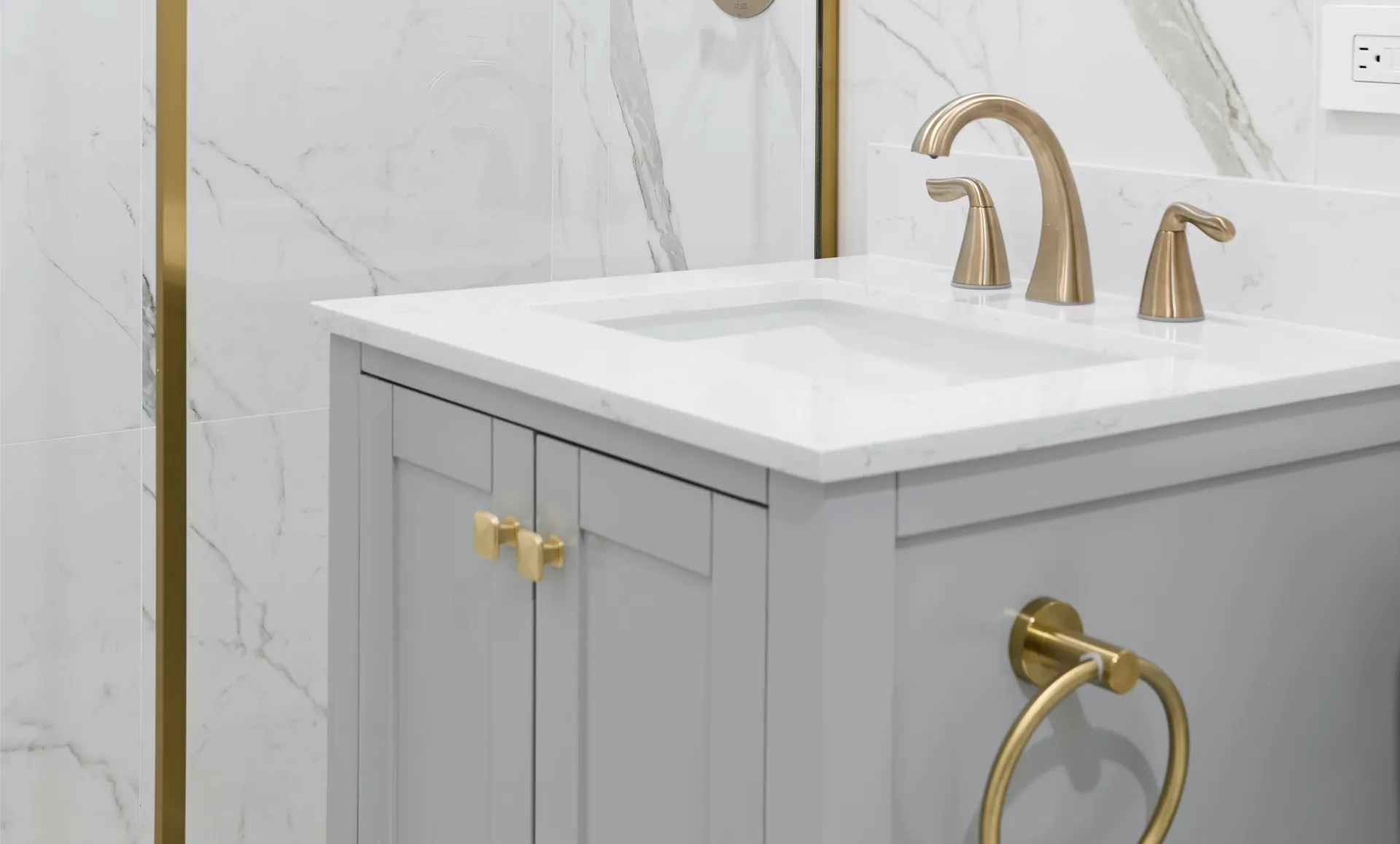 Greenwich Village apartment drybar matching kitchen finishes